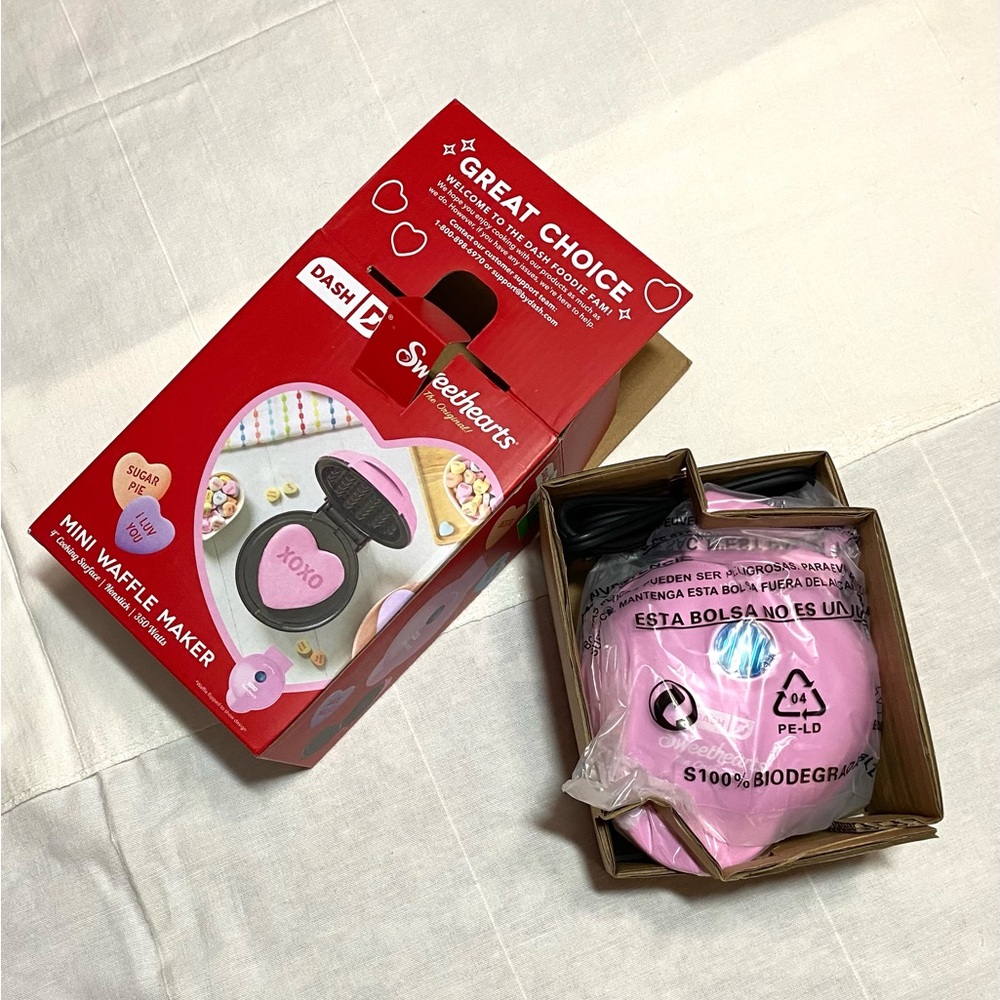 Dash Sweethearts Mini Waffle Maker | Win their heart with mini waffles - Picture 6 of 11